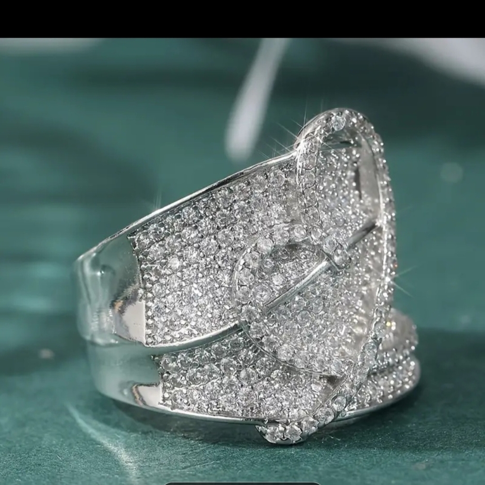 Dazzling Silver Heart Ring - Picture 2 of 5